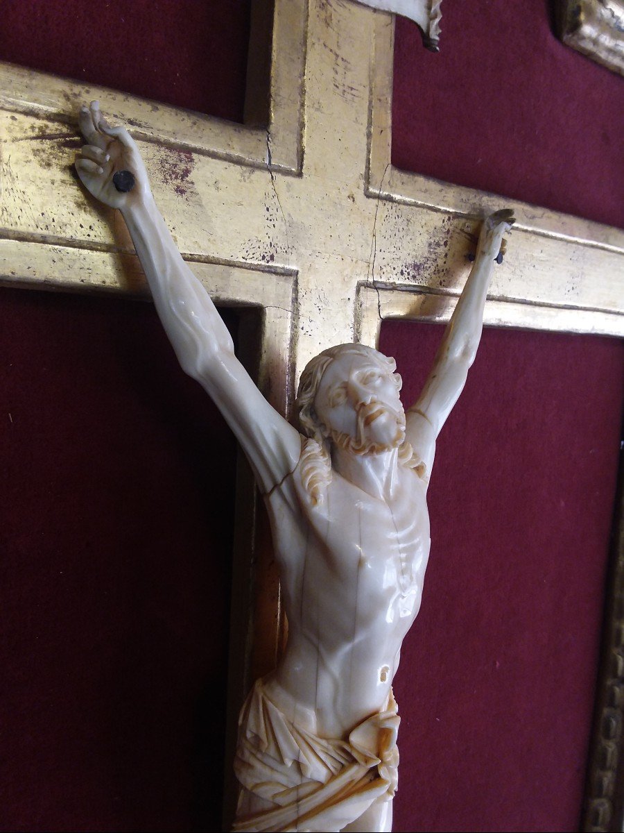 Crucifix In Ivory Carved In A Frame With Parecloses In Golden Wood With Pelican Decor-photo-2