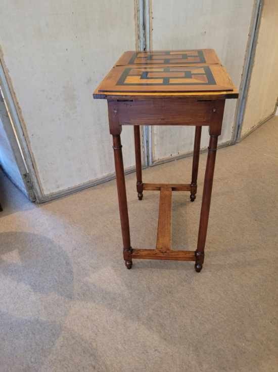 Small 18th Century Walnut Table 650 Euros-photo-4