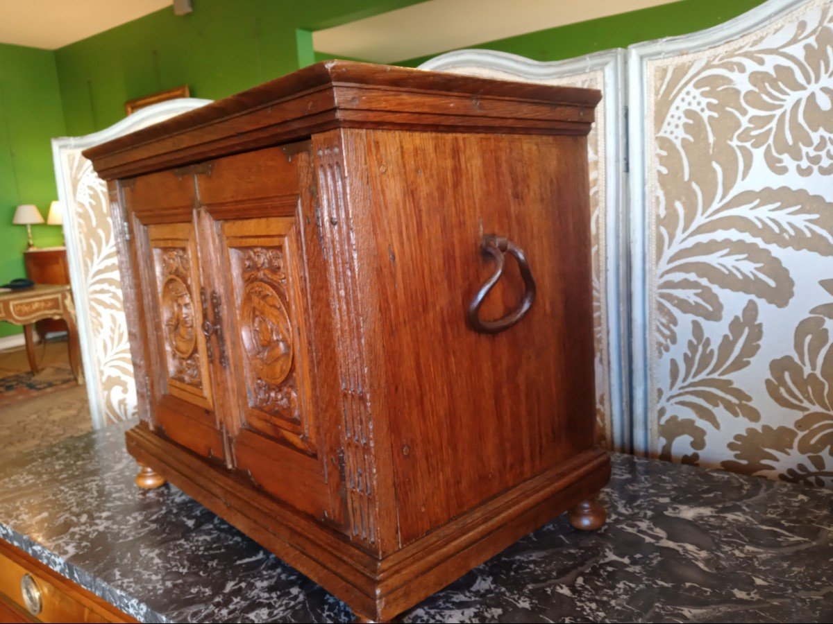 Small Oak Cabinet With Carved Decor Of Medallions-photo-3