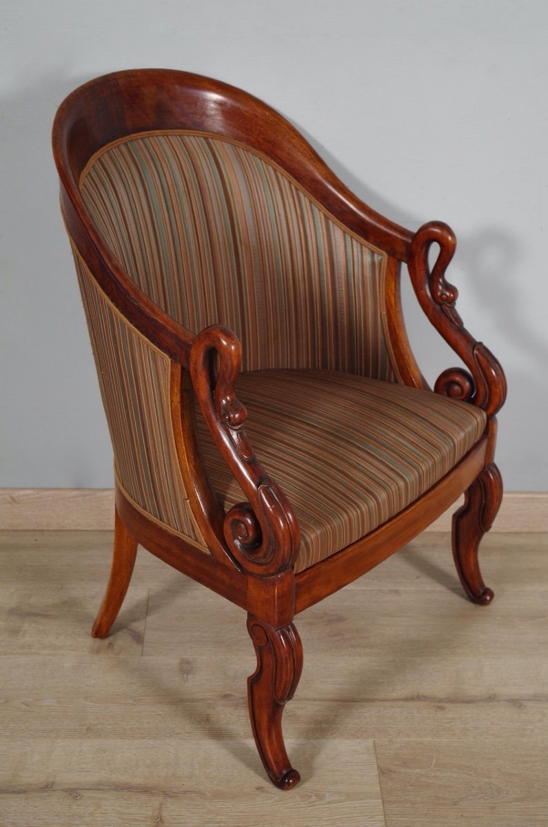 Pair Of Wing Chairs In The Restoration Style With Swan Necks-photo-1