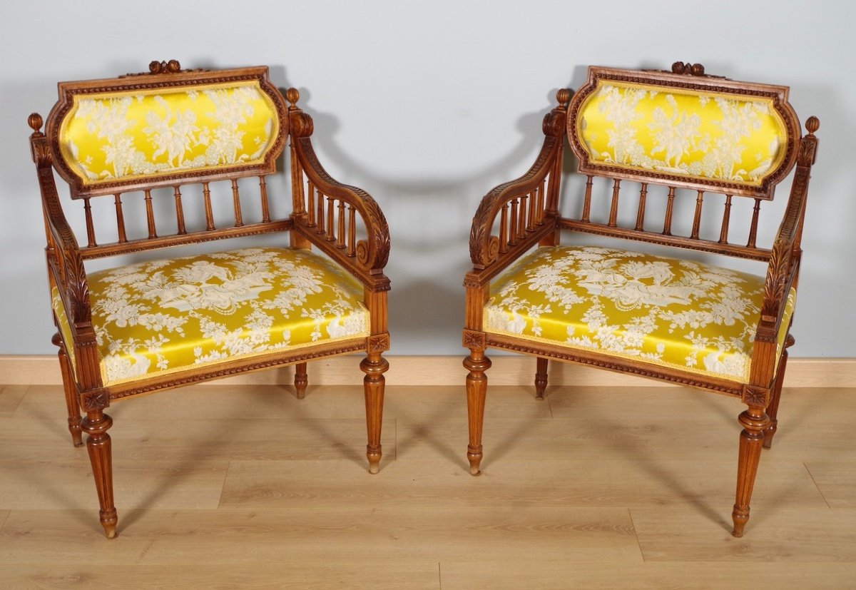 Paire de fauteuils style Louis XVI noyer 1900