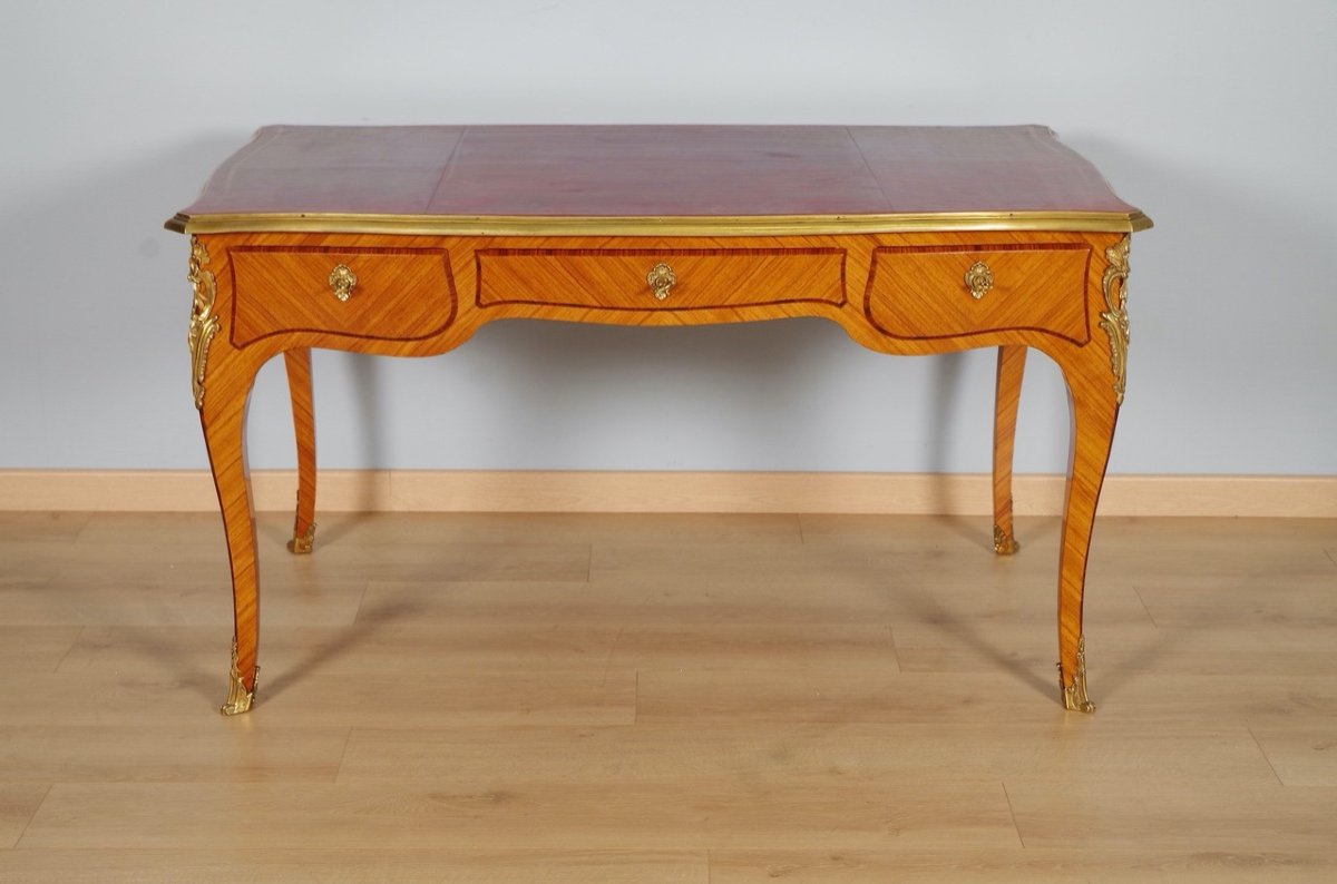 Bureau plat style Louis XV