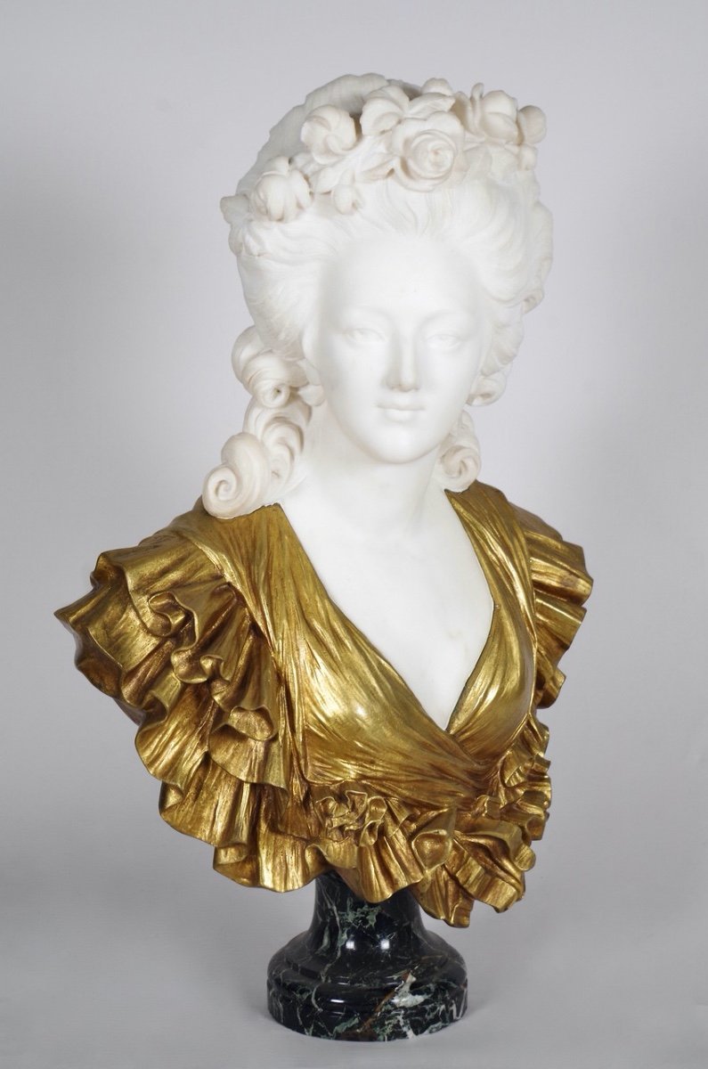 Bust Of Marie-antoinette In Marble And Bronze