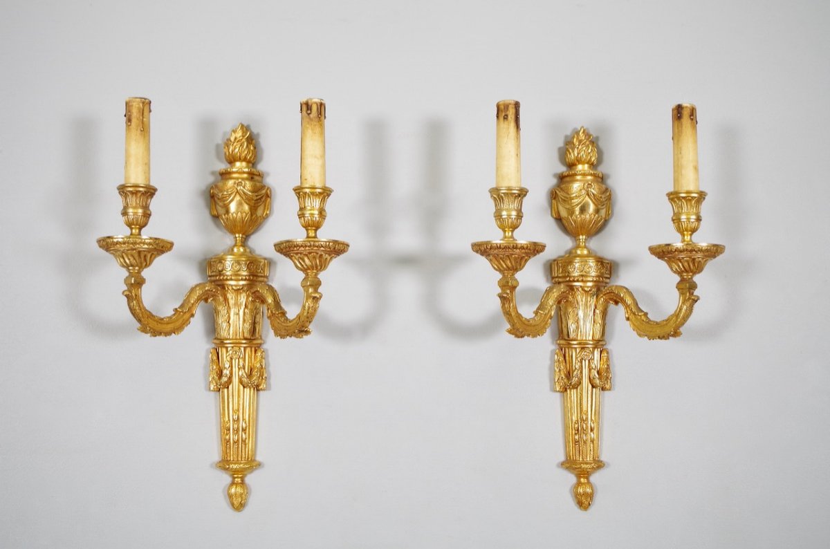 Paire d'appliques style  Louis XVI bronze doré