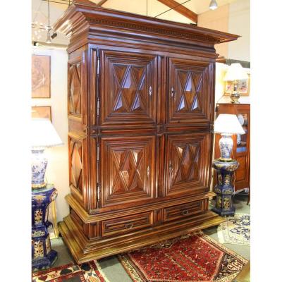 Armoire 4 Portes Louis XIII En Noyer