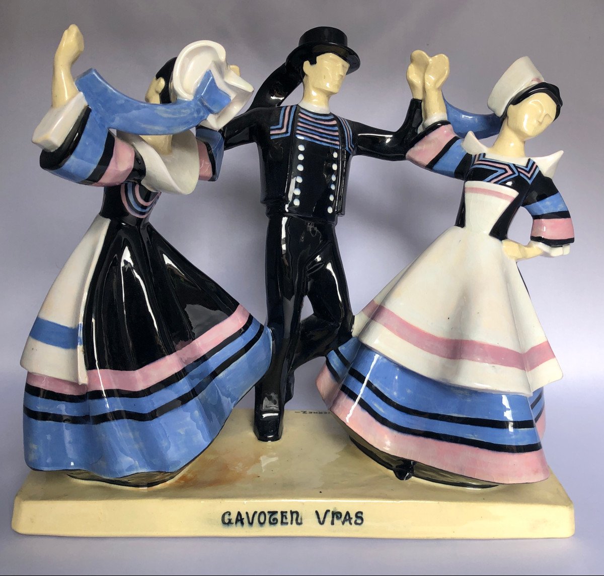 Large Gavotte In Pont-aven By Robert Micheau-vernez - Manufacture Henriot - Brittany