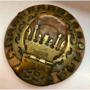 Rare Lenticular Shaped Snuffbox With Altar Decor - Brittany