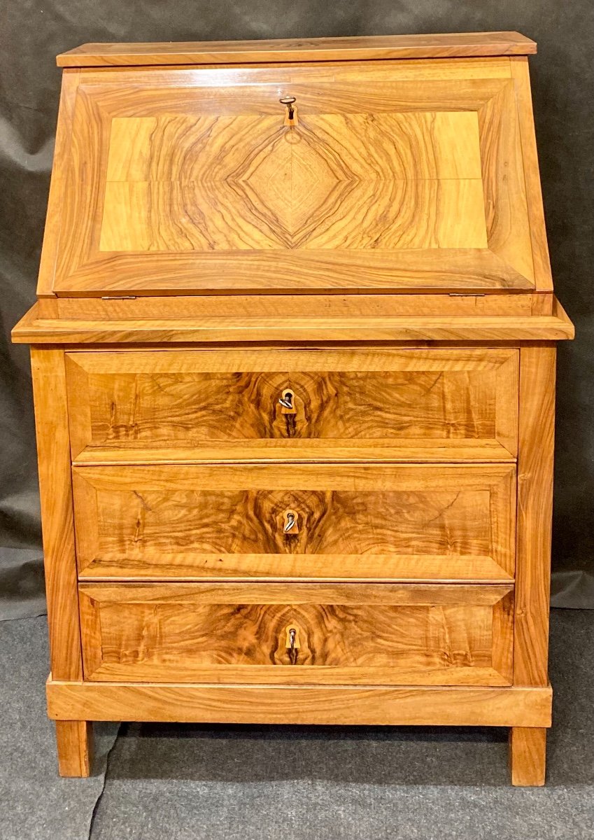 Scriban Chest Of Drawers In Walnut-photo-6