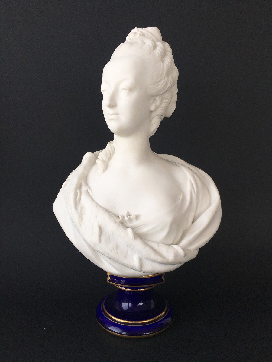 Bust Of Marie Antoinette In Porcelain And Biscuit Manufacture Nationale De Sèvres