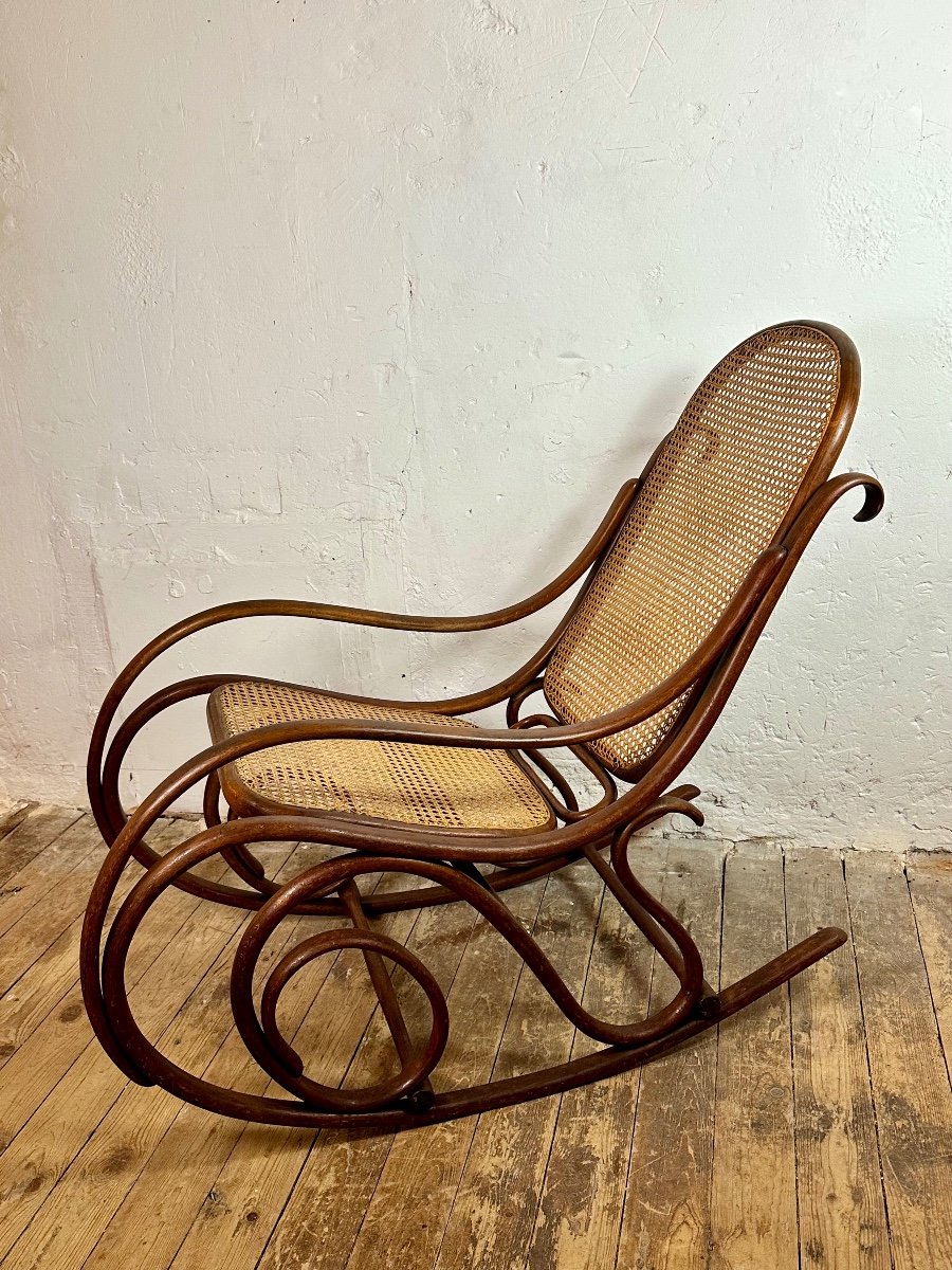 Thonet Rocking Chair In Curved Wood And Canework 1900s