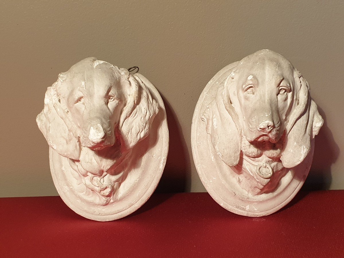 Sculpture Deux Médaillons: Têtes De Chien En Plâtre Hauteur 10,5 Cm 