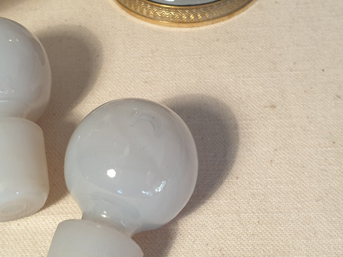 Paire De Flacons De Forme Boule En Verre Opalin.  Epoque Restauration-photo-4