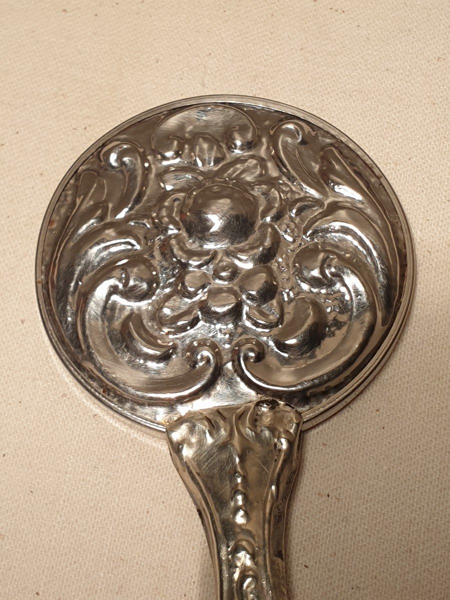 Very Small Rocaille Style Hand Face Mirror In Silver Metal-photo-2