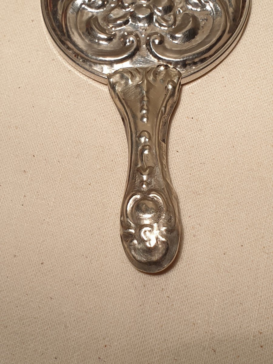 Very Small Rocaille Style Hand Face Mirror In Silver Metal-photo-3