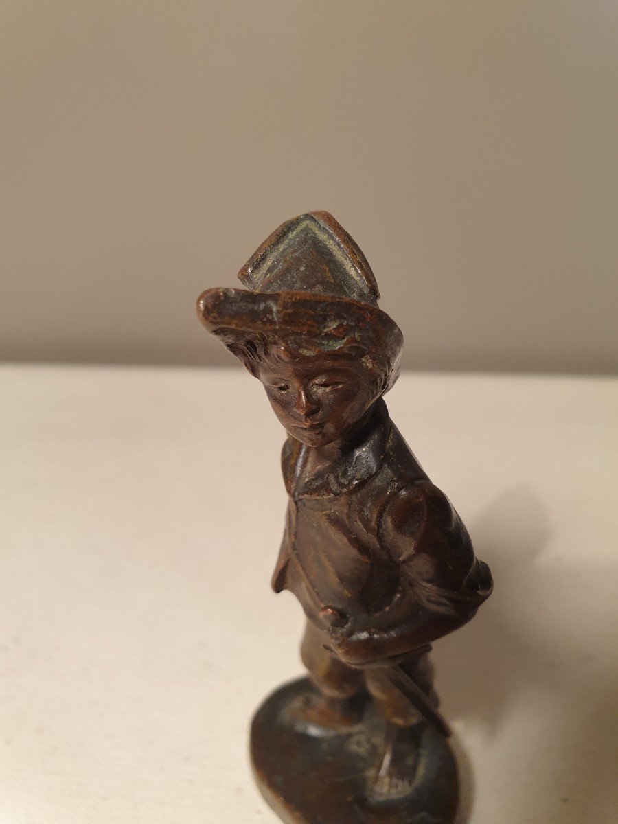 Bronze Statuette Little Boy With A Sword Patina Medal-photo-1