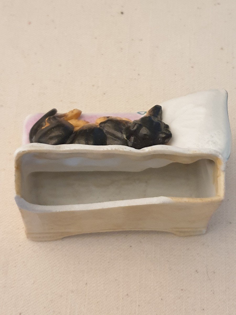 Little Biscuit Dog On A Bench. Porcelain-photo-5