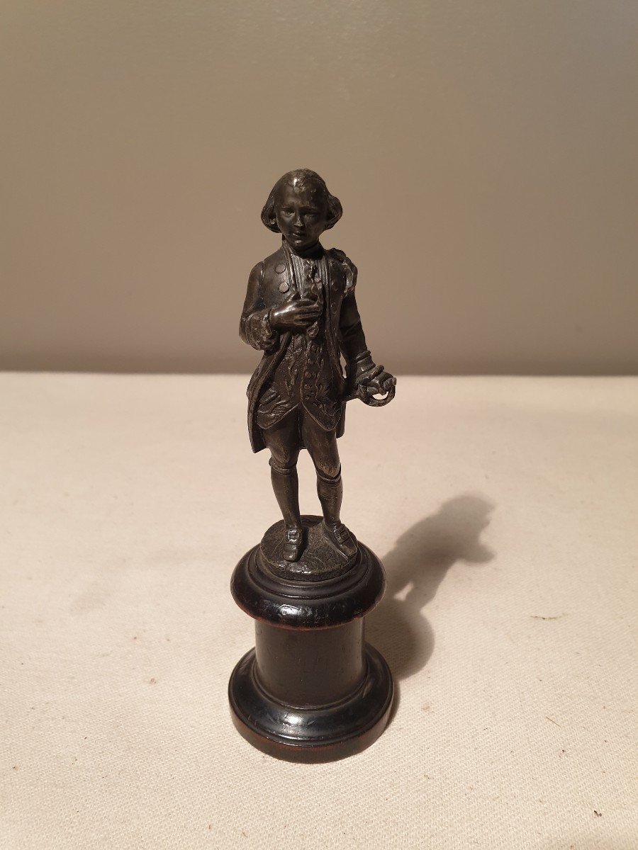 Small Regulate Statuette Of George Washington On Wooden Base-photo-1