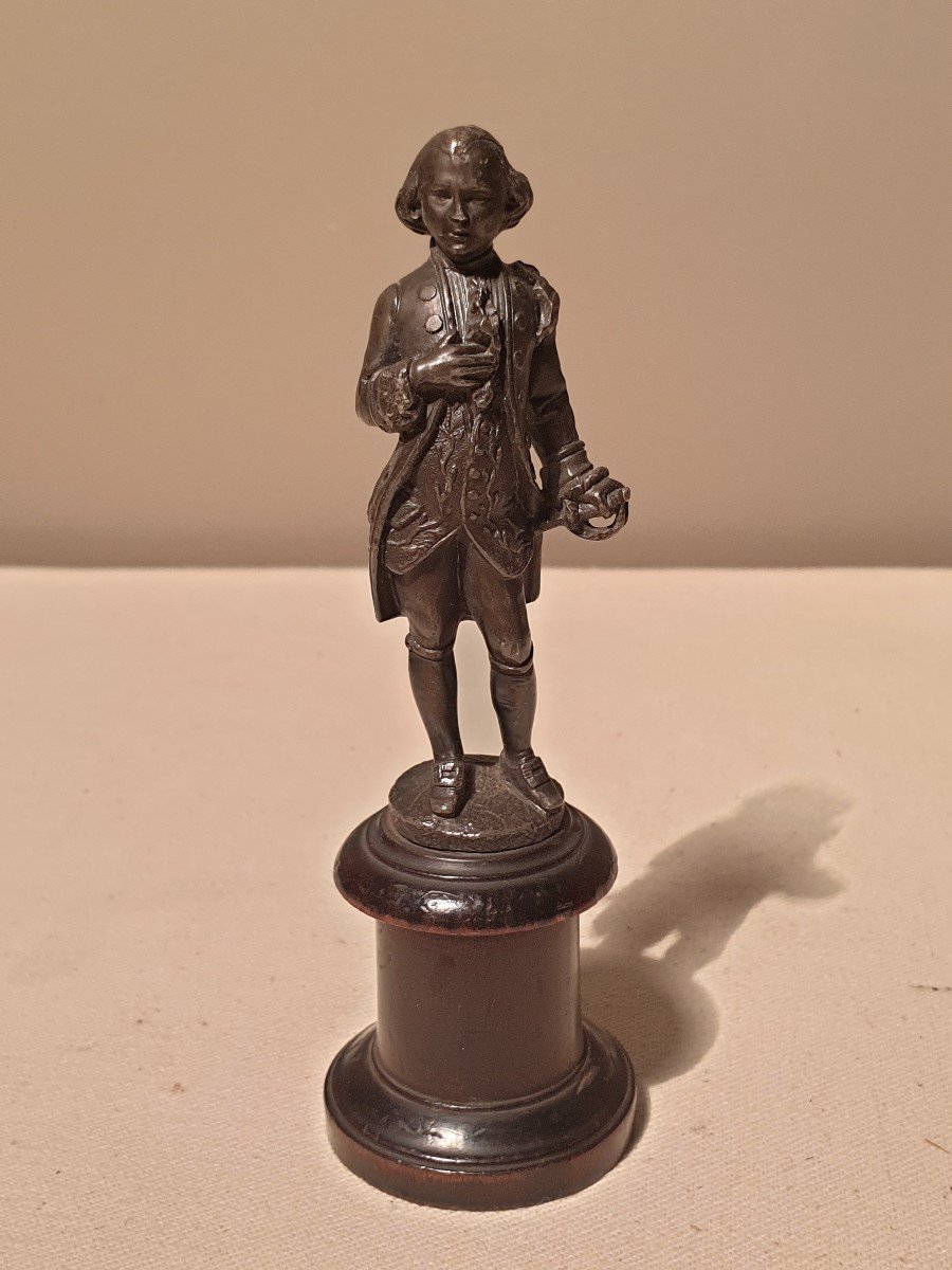 Small Regulate Statuette Of George Washington On Wooden Base