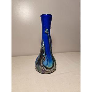 Vase En Verre Marcel Saba Irisé à Dominante Bleue Hauteur 26.7 Cm