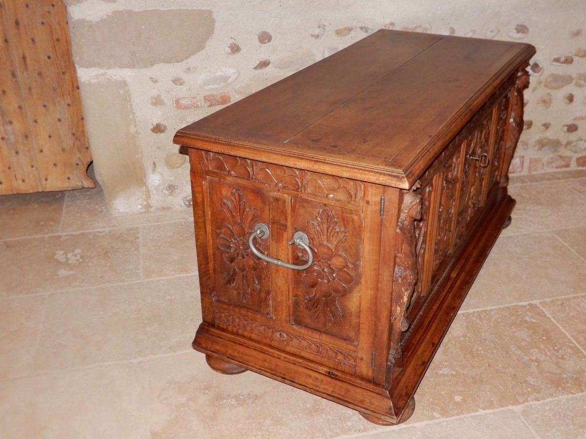 Carved Walnut Chest From XVII Eme-photo-3