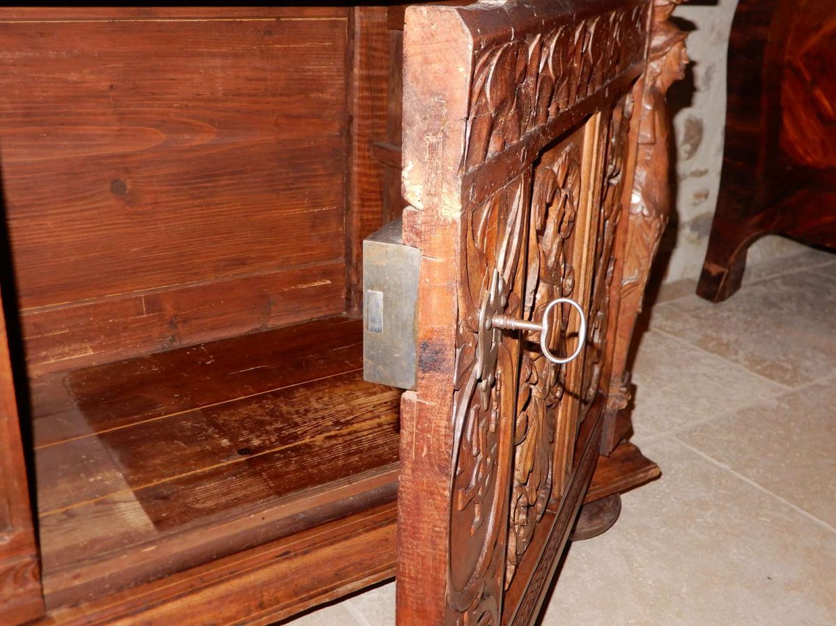 Carved Walnut Chest From XVII Eme-photo-3