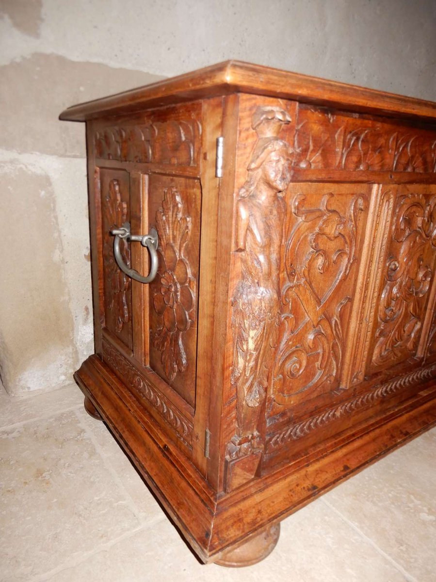 Carved Walnut Chest From XVII Eme-photo-7