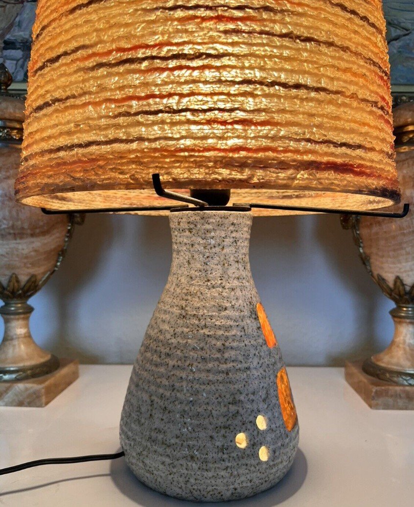 Accolay Corded Resin Lamp And Illuminated Ceramic Base. Vintage-photo-3