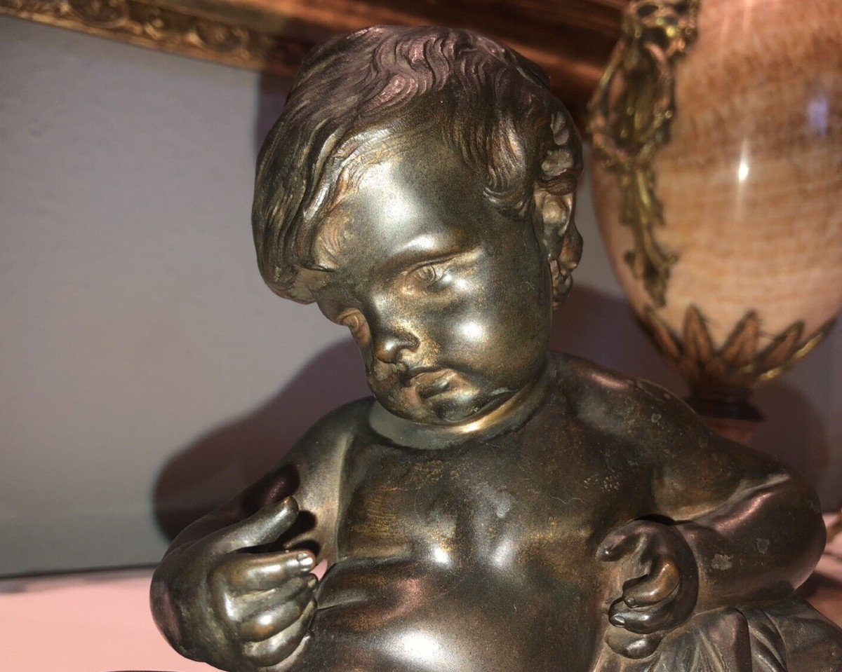 Large Leaning Putto In Bronze With Anonymous Medal Patina H. 21 Cm-photo-2