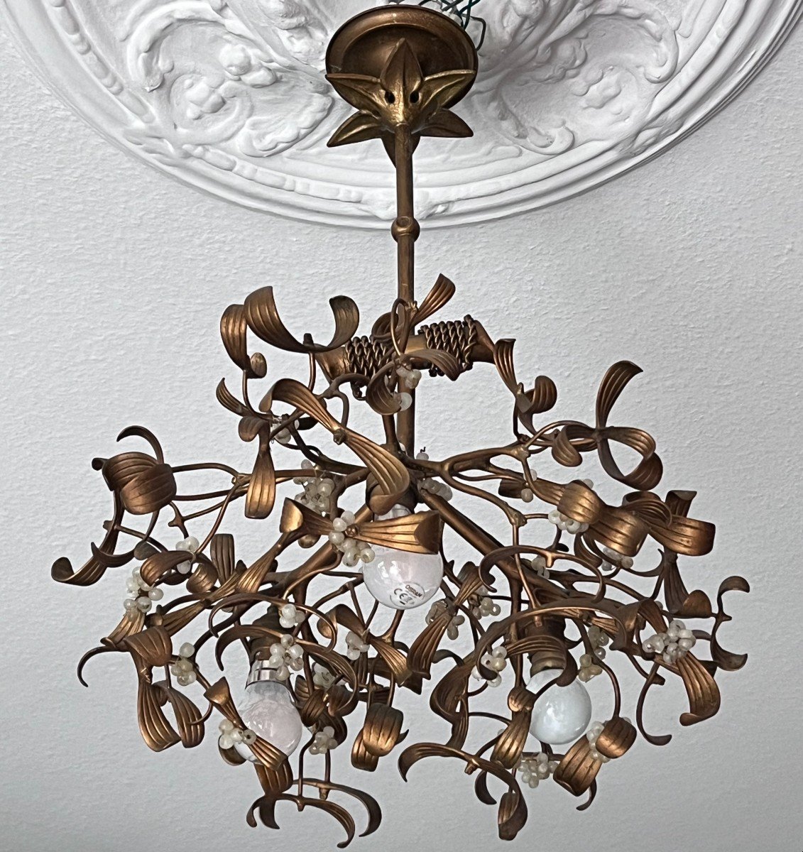 1900′ Art Nouveau Bronze Mistletoe Ball Chandelier With 3 Lamps Sockets In The Shape Of Tulips D 45 Cm-photo-2