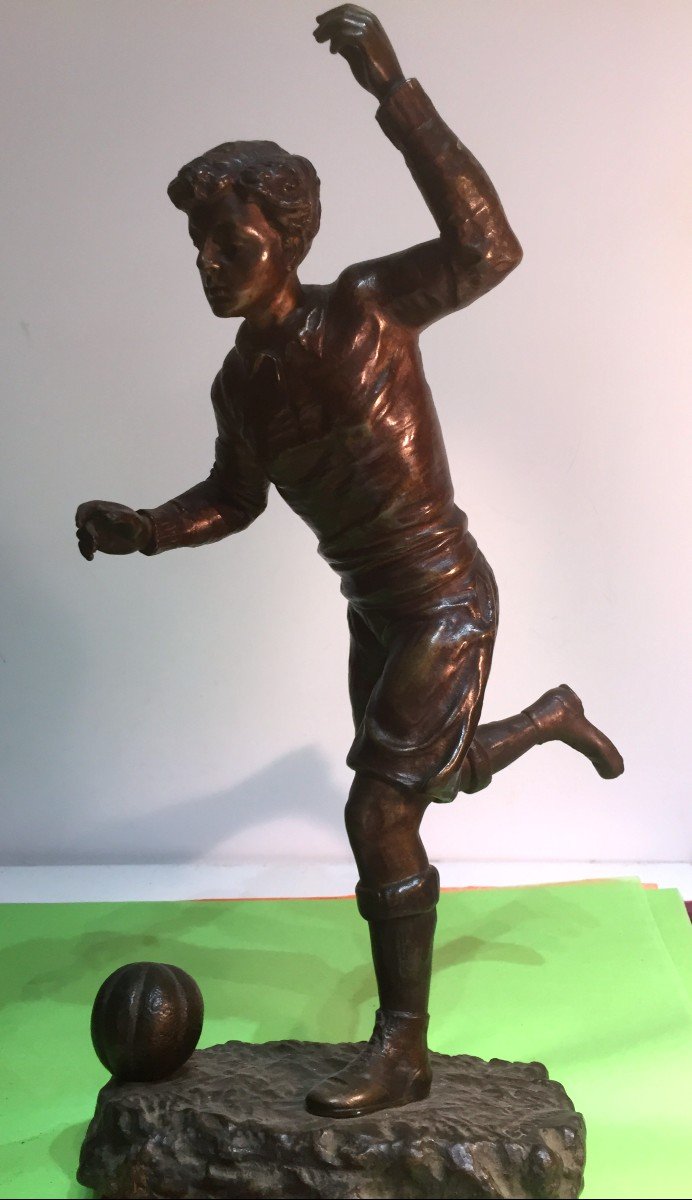 Statue En Bronze Signée G Omerth  :un Footballeur En Action-photo-4