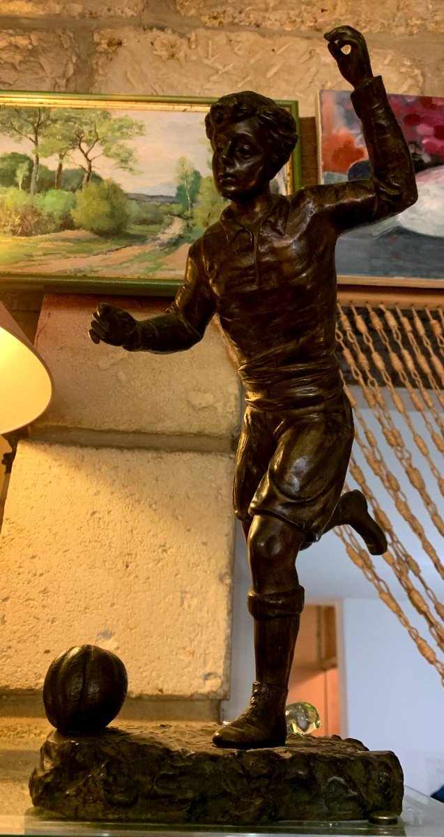 Statue En Bronze Signée G Omerth  :un Footballeur En Action