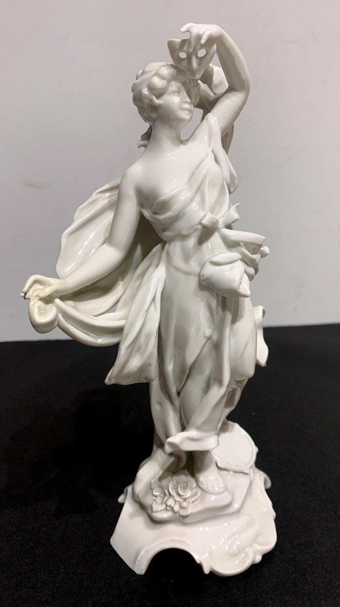 Figurine En Porcelaine Blanche Vernissée Estampillée :Naples (Capodimonte )