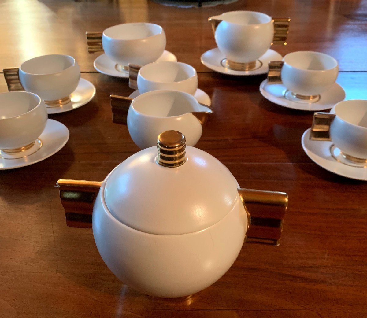 By Robj, Part Of A Tea Service, From The "art Deco" Period, In White Porcelain, Gold Handles And Frétel -photo-2