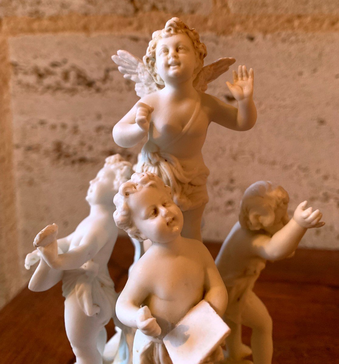 En Biscuit  ,petit Groupe De 5 Putti Musiciens, Manufacture Muller   Thuringe -photo-4