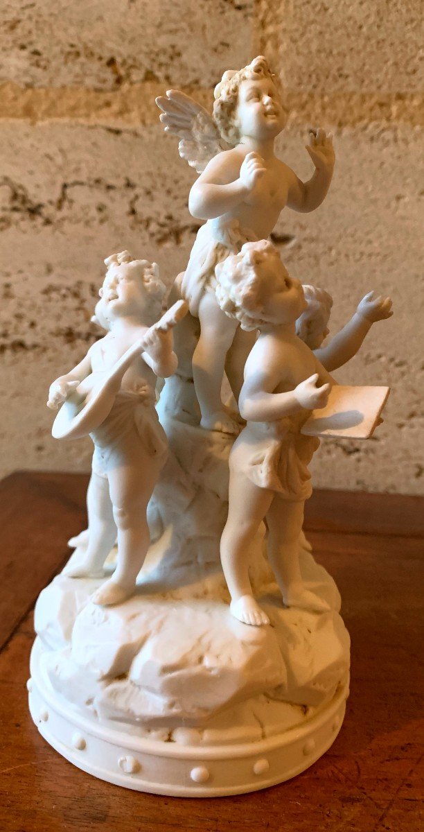 En Biscuit  ,petit Groupe De 5 Putti Musiciens, Manufacture Muller   Thuringe -photo-1