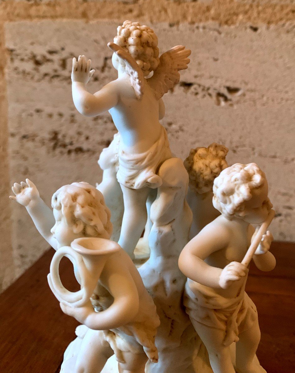 En Biscuit  ,petit Groupe De 5 Putti Musiciens, Manufacture Muller   Thuringe -photo-3