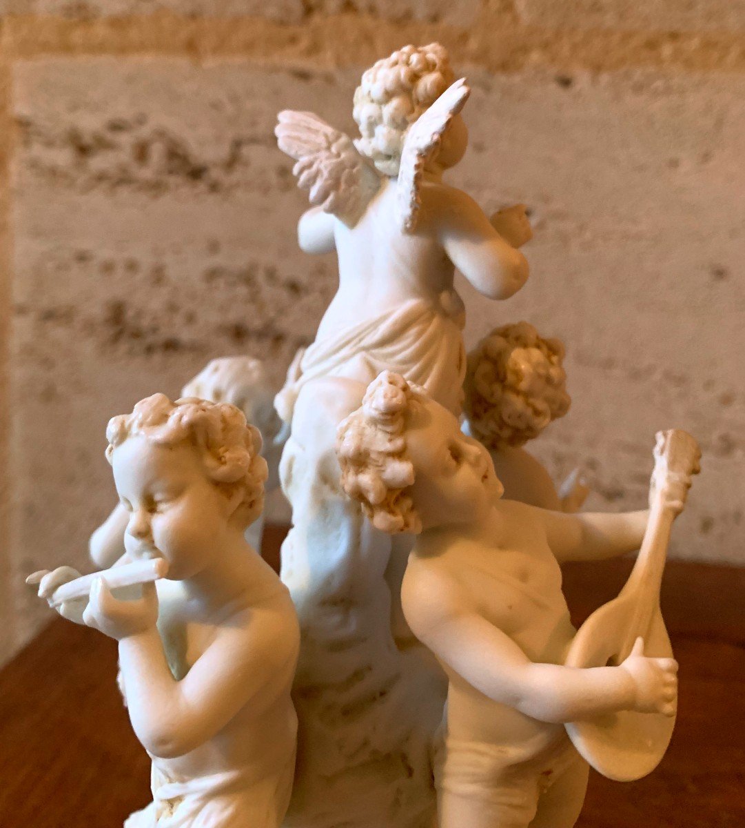 En Biscuit  ,petit Groupe De 5 Putti Musiciens, Manufacture Muller   Thuringe -photo-4