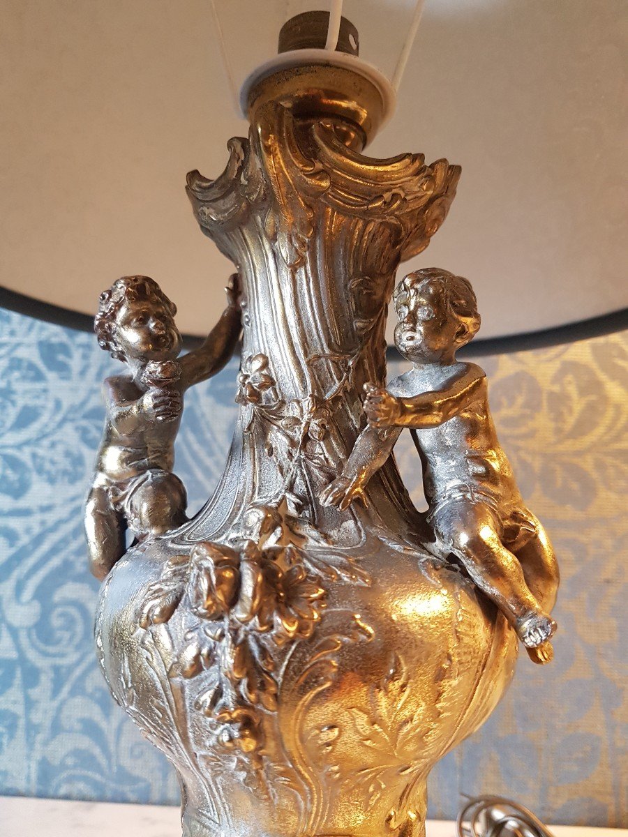 Lampe Avec  Deux  Putti's  En Metal  Argent Et doré. Doré. -photo-4