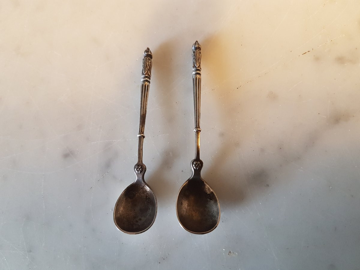 Four Silver Salt Shakers And Two Spoons. 19th Century. -photo-2