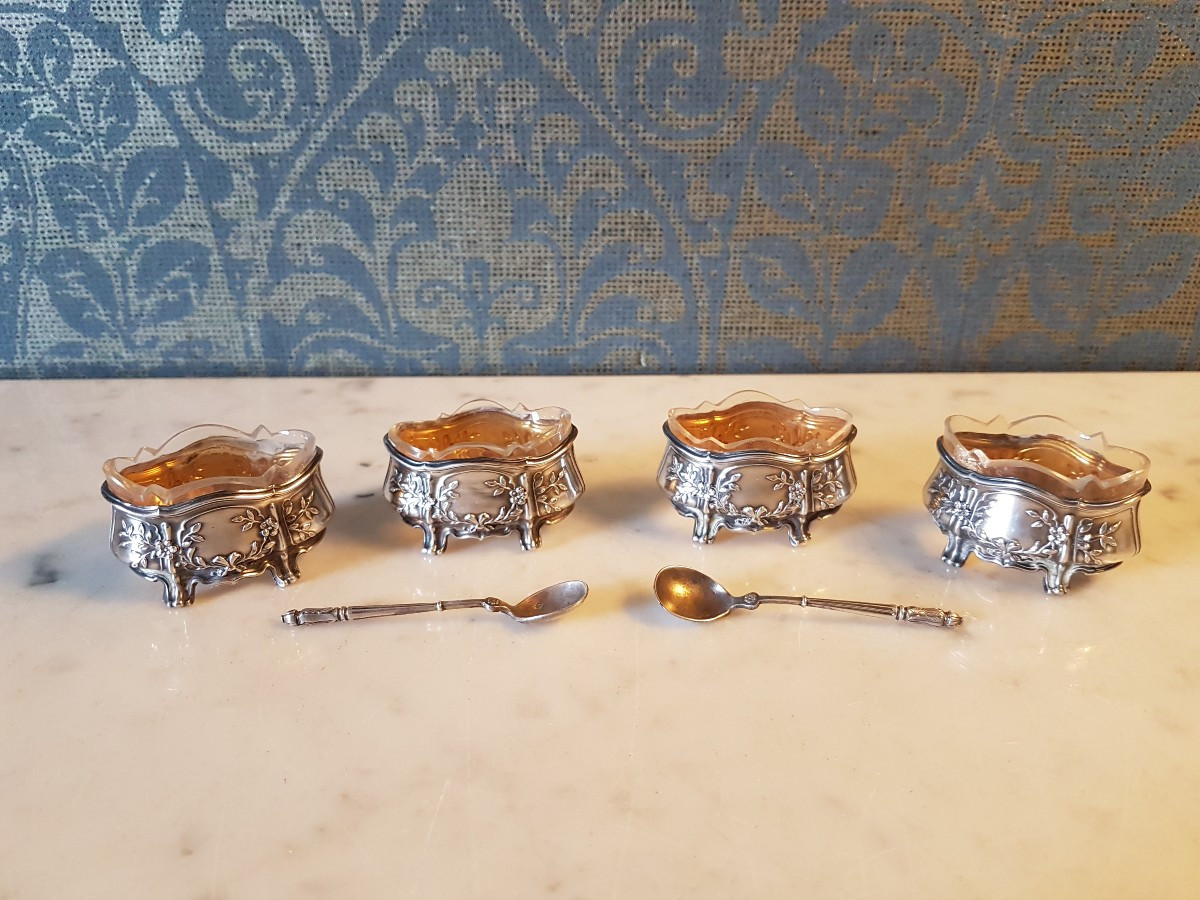 Four Silver Salt Shakers And Two Spoons. 19th Century. 