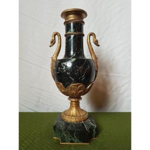 Vase Empire En Marbre  Verte Et Bronze  Doré. 