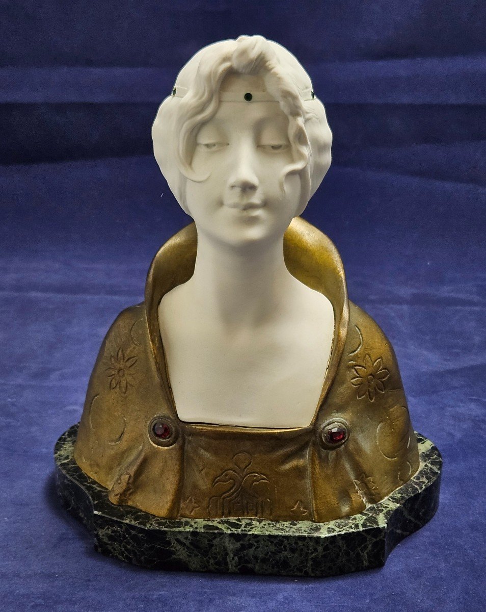 Sculpture,  buste Art Nouveau en bronze et biscuit signé Anglès Cañé. 1900