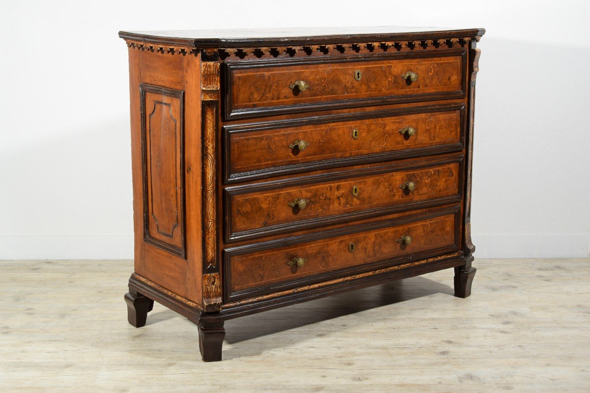  Baroque Chest Of Drawers In Walnut Inlaid, Lombardy, Late Seventeenth Century