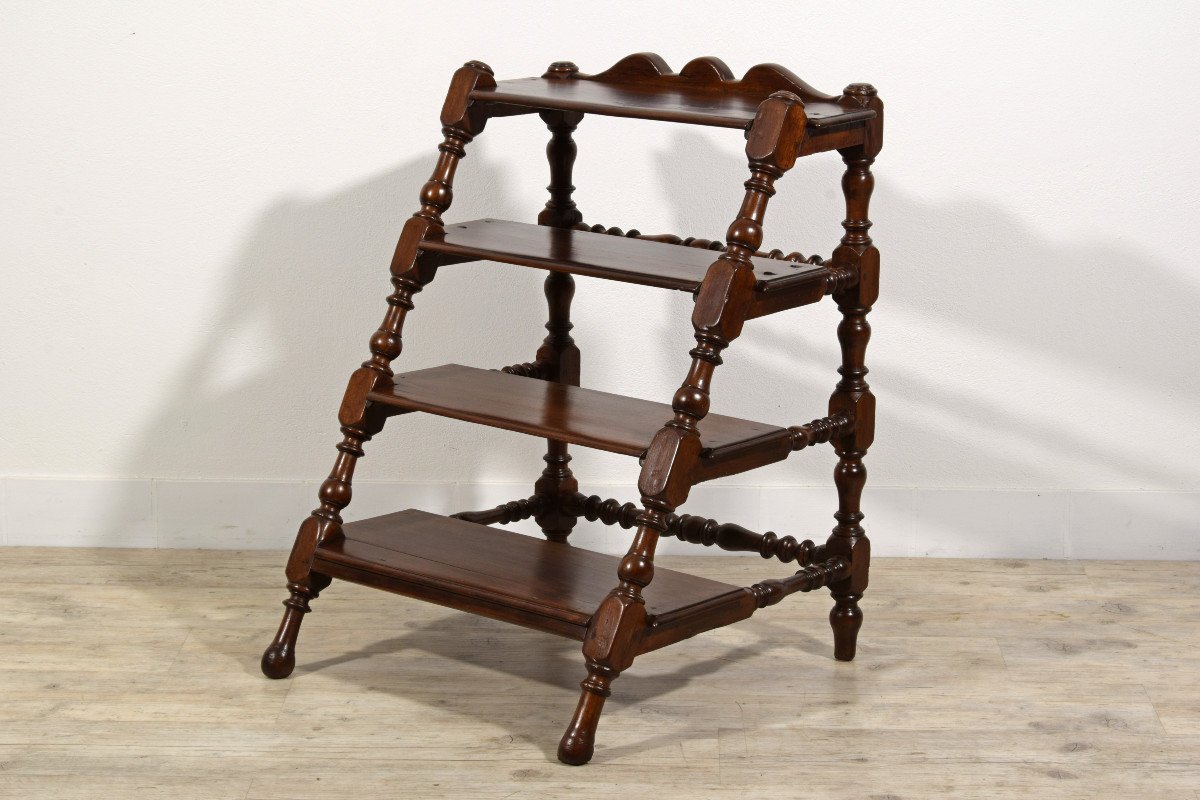 18th Century, Italian Walnut Four Steps Staircase 