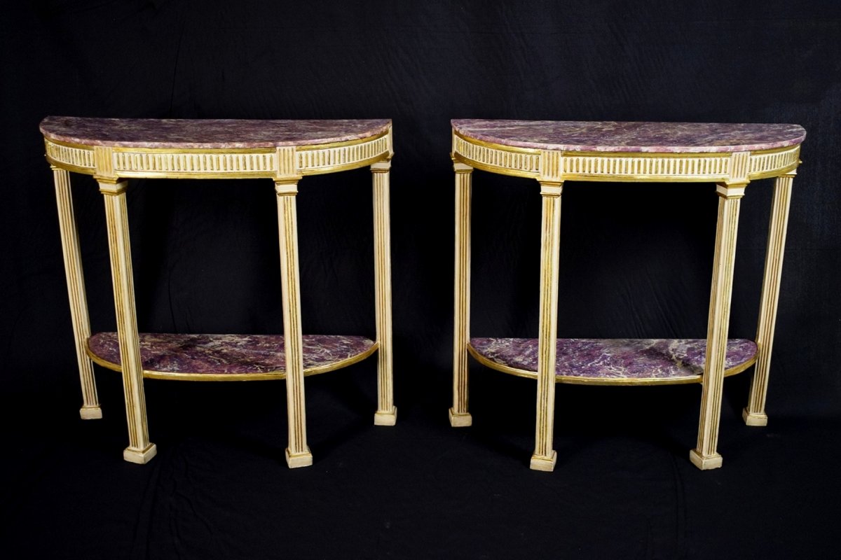 18th Century, Pair Of Italian Neoclassical Lacquered And Giltwood Consoles 