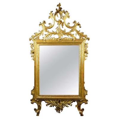 18th Century Venetian Carved And Gilt Wood Mirror