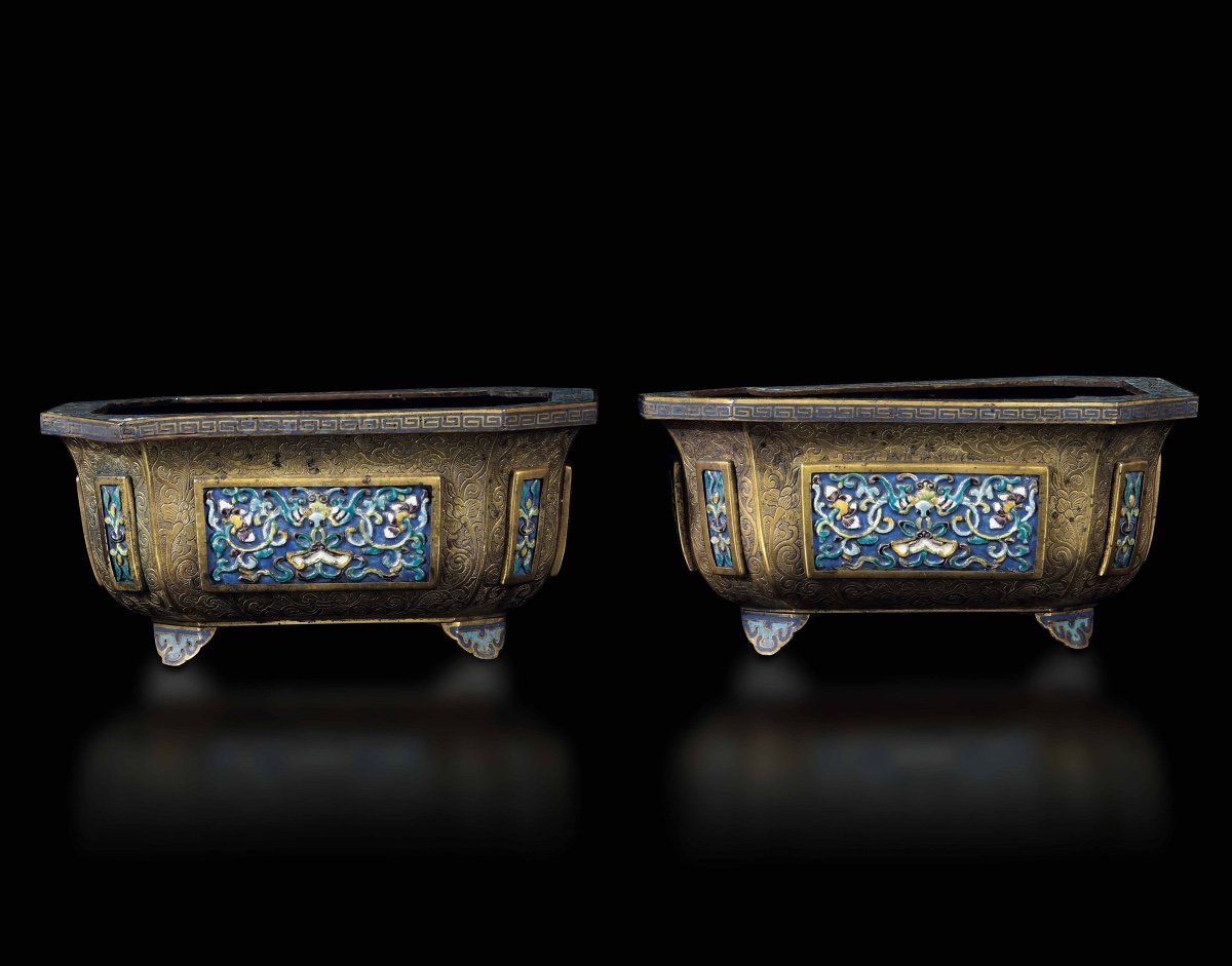 Rare Pair Of Planters, China, Qing Dynasty (1736-1796)