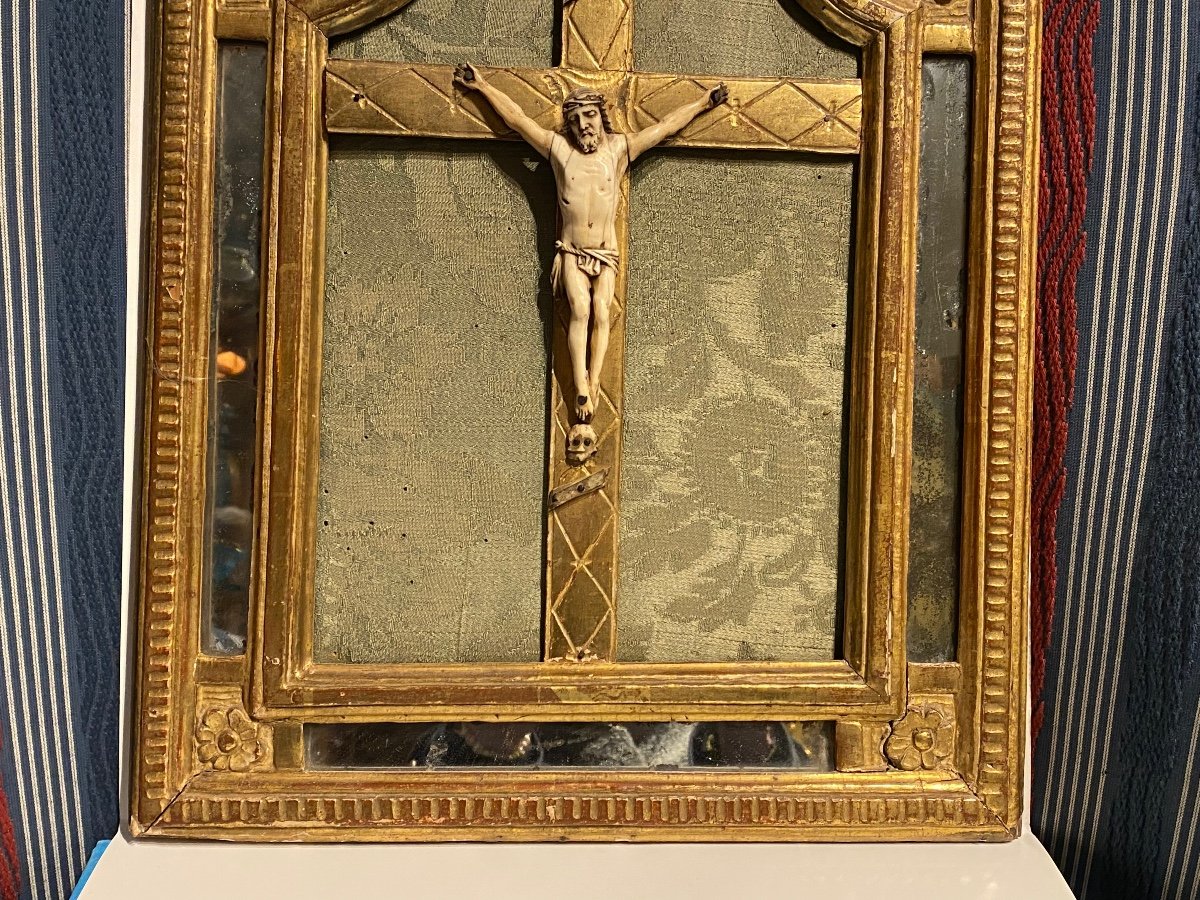 Christ In Bone In Its Frame In Golden Wood With Glazing Bead XVIIth Time.-photo-4