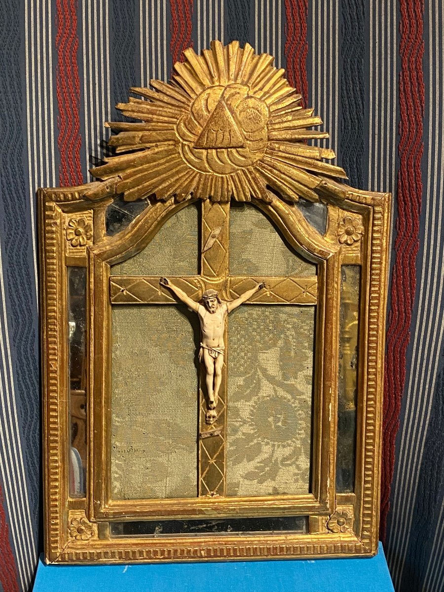 Christ In Bone In Its Frame In Golden Wood With Glazing Bead XVIIth Time.