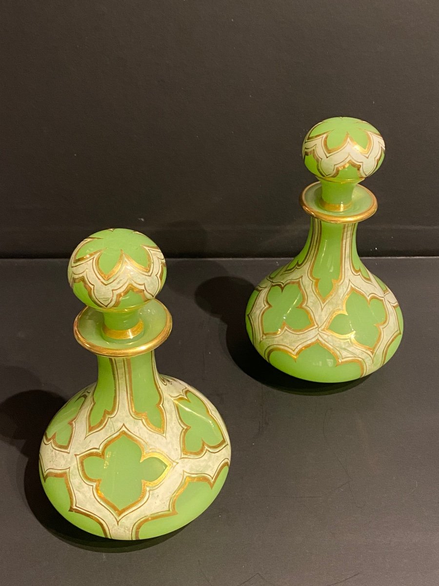 Paire De Flacons En Opaline Vert émaillé Blanc Et Filets Or Milieu XIXeme époque Napoléon III.-photo-4